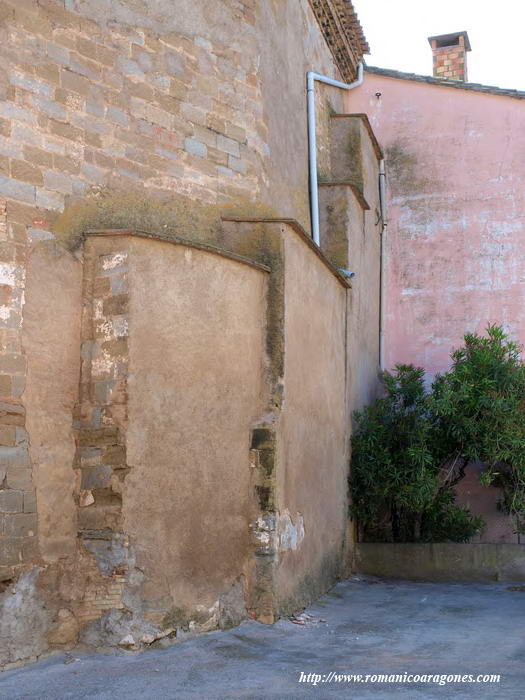 LADO NORTE DE LA CABECERA. VESTIGIOS DEL BSIDE PRIMITIVO
